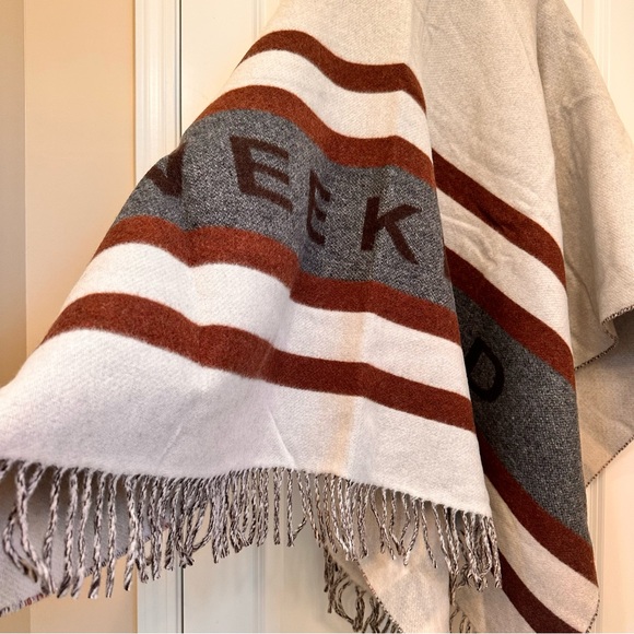 Made In Italy Weekend Max Mara Label-cut Wool Blend Large Cape Sz:OS Fall/Winter - Picture 11 of 16